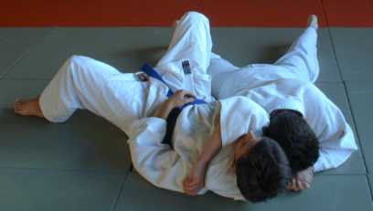 [Foto:
Judo-Haltegriff:
Kata Gatame
]