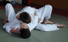 [Foto:
Judo-Haltegriff:
Kuzure Kesa Gatame
]