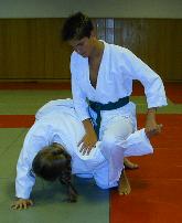 [Foto:
Judo-Armhebel:
Ashi Gatame
]