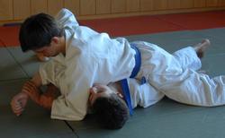 [Foto:
Judo-Armhebel:
Ude Garami
]