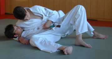 [Foto:
Judo-Haltegriff:
Kesa Gatame
]