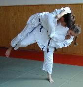 [Foto:
Judo-Wurf:
Hane Goshi
]