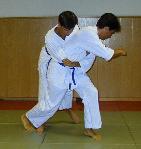 [Foto:
Judo-Wurf:
Soto Makikomi
]