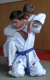 [Foto:
Judo-Würgegriff:
Kata Ha Jime
]