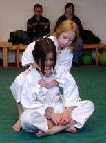 [Foto:
Judo-Würgegriff:
Okuri Eri Jime
]